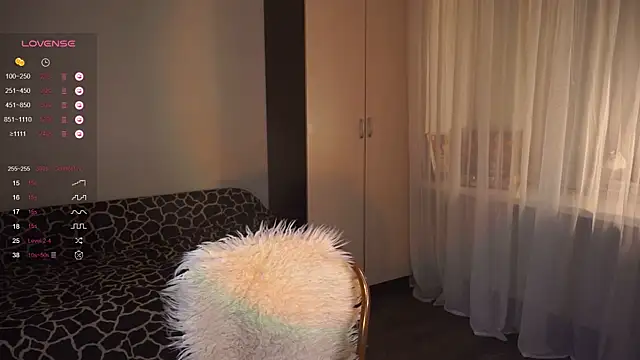 naiviv online show from September 2025 08:21:01 PM