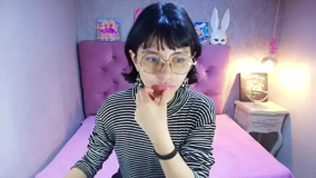 charlottemoonxz online show from April 2026 06:03:01 PM