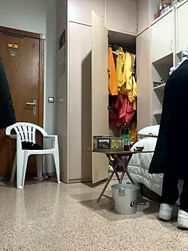 Kamaleonix online show from April 2026 08:50:01 PM