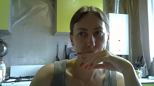 Snapshot of AshleyXHoney chatting on June 2026 06:40:01 AM AshleyXHoney online show from June 2026 06:40:01 AM