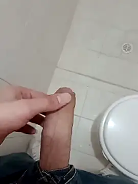 Snapshot of Wynni chatting on December 2025 03:31:01 PM Wynni online show from December 2025 03:31:01 PM