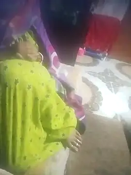 Snapshot of Working- chatting on February 2026 06:24:02 PM Working- online show from February 2026 06:24:02 PM