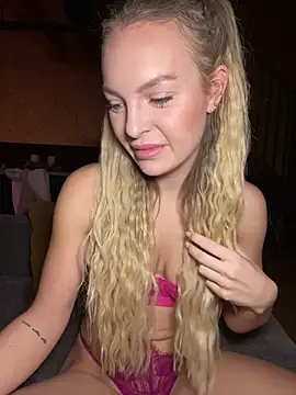 ChiaraVixen online show from December 2024 06:01:01 AM