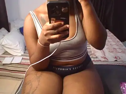 Snapshot of Miss_bambi chatting on January 2025 09:13:01 AM Miss bambi online show from January 2025 09:13:01 AM