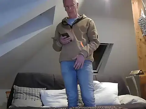 maxmueller321 online show from March 2026 06:14:01 PM