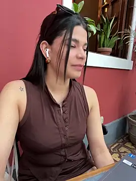 Snapshot of DaryRos chatting on May 2026 08:38:01 PM DaryRos online show from May 2026 08:38:01 PM