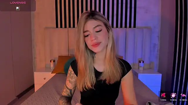 Snapshot of ViolettHansson chatting on June 2026 10:39:01 AM ViolettHansson online show from June 2026 10:39:01 AM