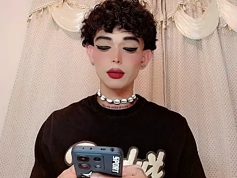 Snapshot of Marian_LV chatting on December 2025 05:24:01 AM Marian LV online show from December 2025 05:24:01 AM