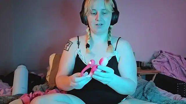 Glitch Witch online show from July 2026 05:05:01 AM