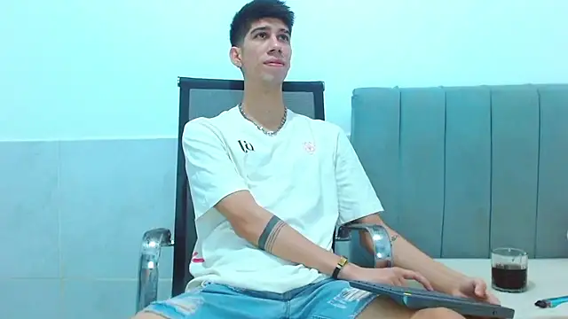 Snapshot of jhony-sex chatting on February 2026 04:41:02 AM jhony-sex online show from February 2026 04:41:02 AM