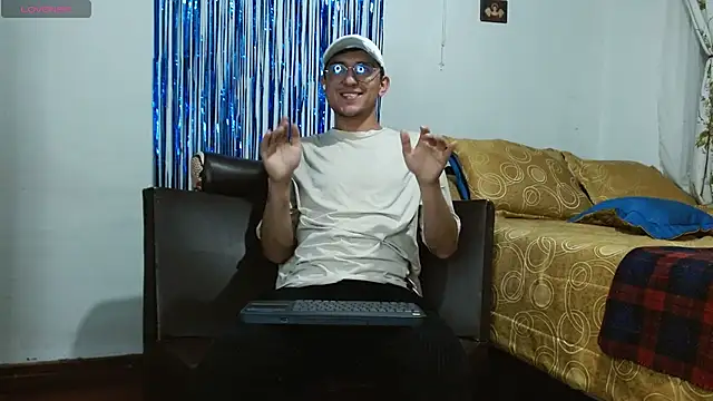 Snapshot of samfox_ chatting on October 2025 02:07:01 AM samfox online show from October 2025 02:07:01 AM