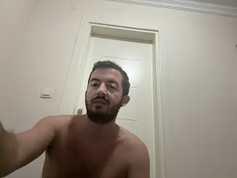 Snapshot of laynufff chatting on June 2026 05:02:02 AM laynufff online show from June 2026 05:02:02 AM