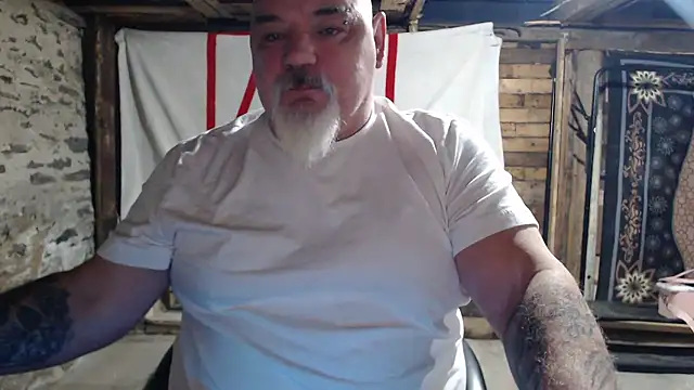 Newfiesausage1972 online show from January 2026 09:57:02 AM