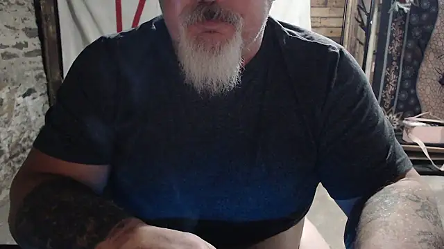 Newfiesausage1972 online show from January 2026 10:30:01 AM