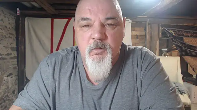 Newfiesausage1972 online show from March 2026 08:53:01 AM