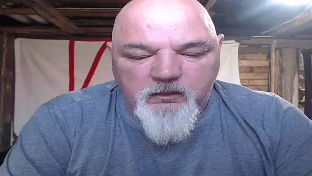 Newfiesausage1972 online show from May 2026 04:57:02 PM