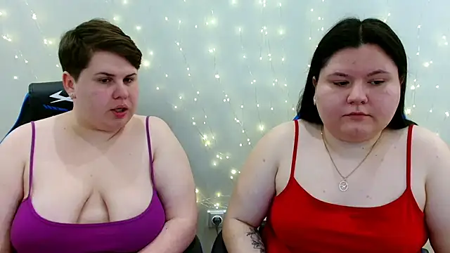 Snapshot of BeckyAndHellen chatting on April 2026 10:03:01 AM BeckyAndHellen online show from April 2026 10:03:01 AM