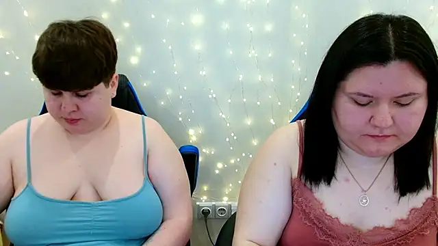 Snapshot of BeckyAndHellen chatting on April 2026 09:45:01 AM BeckyAndHellen online show from April 2026 09:45:01 AM