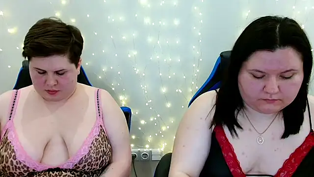 Snapshot of BeckyAndHellen chatting on May 2026 09:08:02 PM BeckyAndHellen online show from May 2026 09:08:02 PM