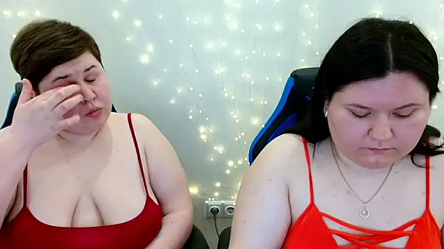 Snapshot of BeckyAndHellen chatting on May 2026 12:24:02 PM BeckyAndHellen online show from May 2026 12:24:02 PM