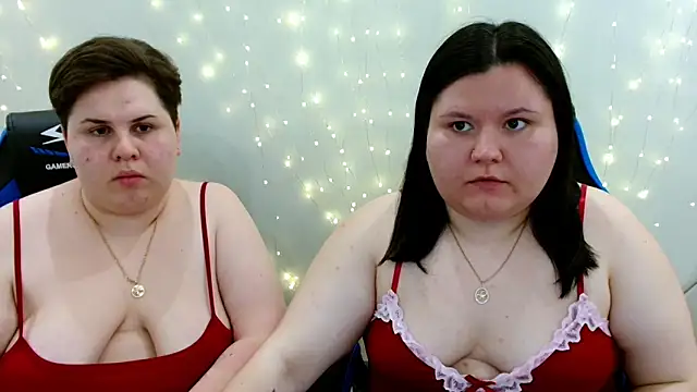 Snapshot of BeckyAndHellen chatting on May 2026 03:43:01 PM BeckyAndHellen online show from May 2026 03:43:01 PM