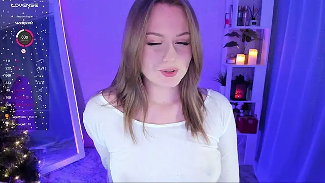 Snapshot of Honey_blonde chatting on January 2025 11:58:02 PM Honey blonde online show from January 2025 11:58:02 PM