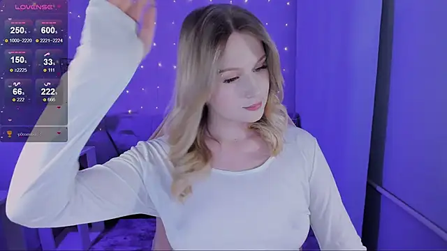 Snapshot of Honey_blonde chatting on March 2026 09:10:01 PM Honey blonde online show from March 2026 09:10:01 PM