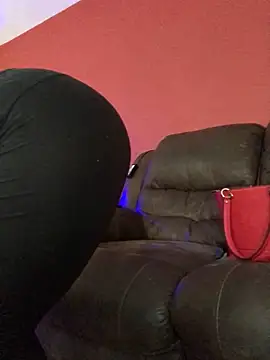 Snapshot of blndpolkadot chatting on February 2025 07:24:02 PM blndpolkadot online show from February 2025 07:24:02 PM