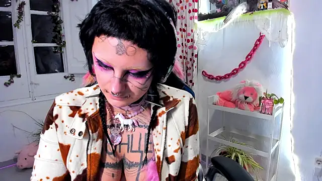 lady sontse  online show from December 2025 07:53:01 PM