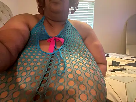 Snapshot of Missredboneo12 chatting on September 2025 04:34:01 PM Missredboneo12 online show from September 2025 04:34:01 PM