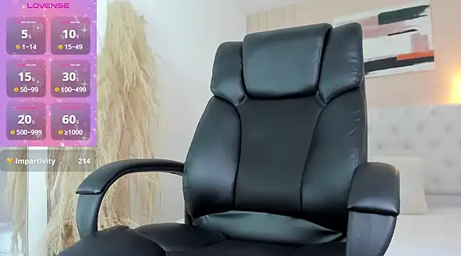 Snapshot of LOISE-XX chatting on December 2024 10:34:02 AM LOISE-XX online show from December 2024 10:34:02 AM