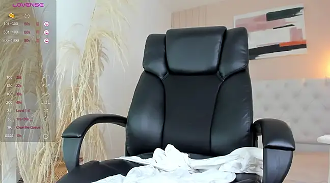 Snapshot of LOISE-XX chatting on January 2025 11:00:02 AM LOISE-XX online show from January 2025 11:00:02 AM