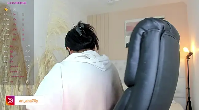 Snapshot of LOISE-XX chatting on February 2025 06:08:01 AM LOISE-XX online show from February 2025 06:08:01 AM