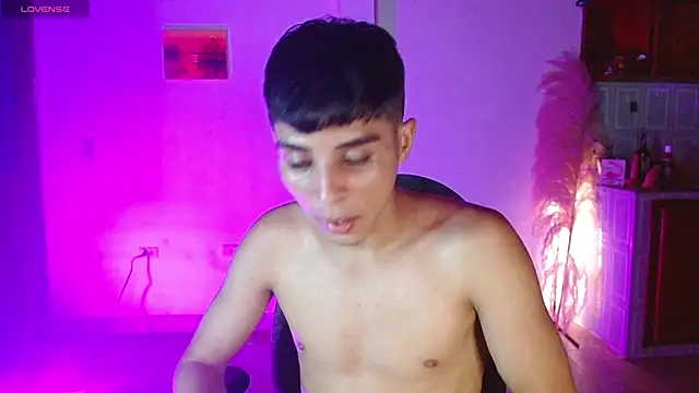 Snapshot of justin_alexxx chatting on January 2025 03:25:02 AM justin alexxx online show from January 2025 03:25:02 AM