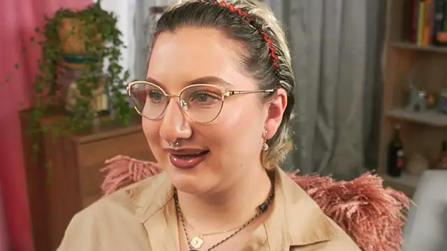 Ximenna Cruz online show from April 2026 07:00:01 PM