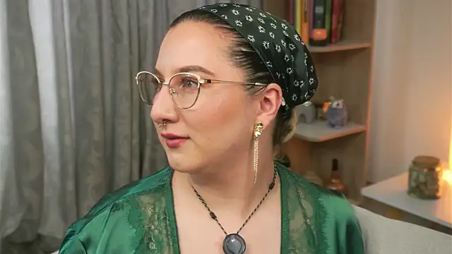 Ximenna Cruz online show from April 2026 07:37:02 PM