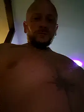 Snapshot of RomWoolf chatting on September 2025 09:38:01 PM RomWoolf online show from September 2025 09:38:01 PM