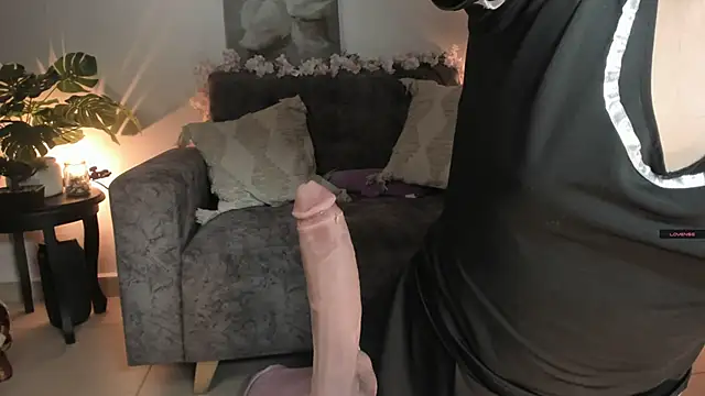 Naughtylittlegirl  online show from December 2025 07:20:01 PM