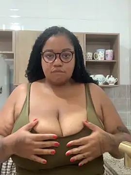 Snapshot of SweetLizzyBBW chatting on May 2026 06:14:02 PM SweetLizzyBBW online show from May 2026 06:14:02 PM