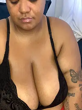 Snapshot of SweetLizzyBBW chatting on July 2026 03:40:01 PM SweetLizzyBBW online show from July 2026 03:40:01 PM