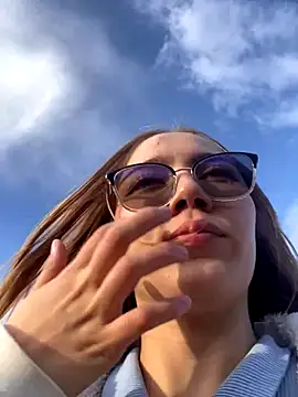 melody-dy online show from October 2025 10:07:02 PM