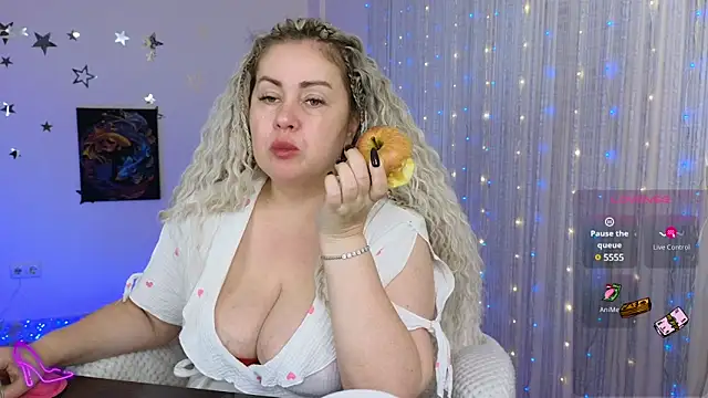 misskaassandraa online show from December 2024 04:42:01 PM