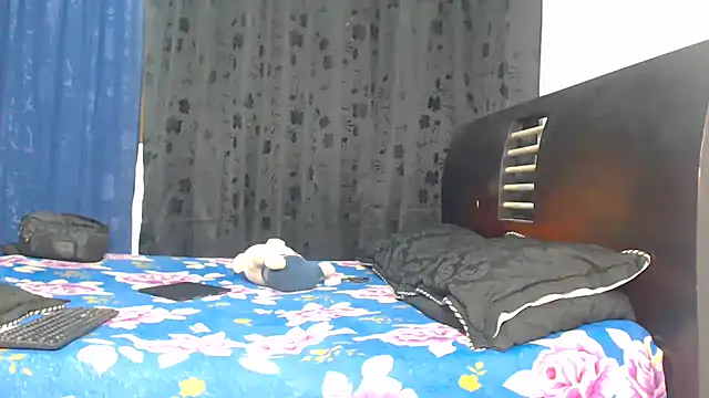 Hot Sharks  online show from November 2025 07:29:02 AM