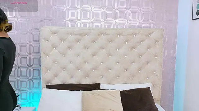 Sara Desire online show from October 2025 12:25:02 PM