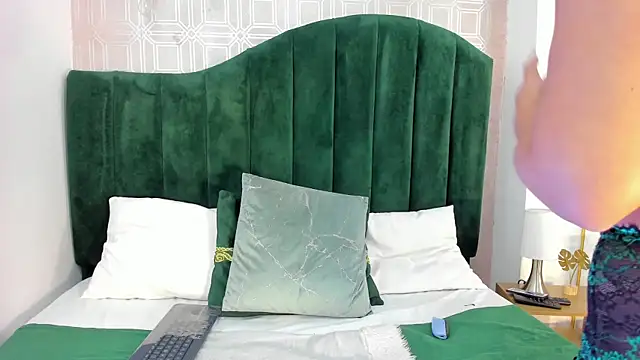 Sara Desire online show from October 2025 03:31:01 PM