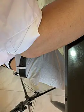 harrylouis1357 online show from April 2026 10:36:01 AM