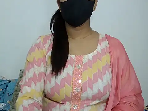 Snapshot of sparkling_queen chatting on December 2024 04:16:02 PM sparkling queen online show from December 2024 04:16:02 PM