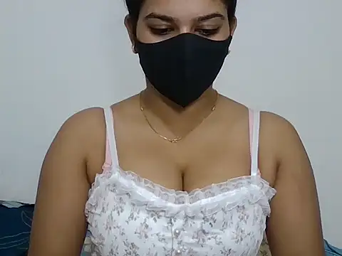 Snapshot of sparkling_queen chatting on March 2025 02:07:02 AM sparkling queen online show from March 2025 02:07:02 AM