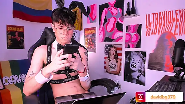 Snapshot of cinnamon_boyxxx chatting on February 2025 04:06:01 AM cinnamon boyxxx online show from February 2025 04:06:01 AM