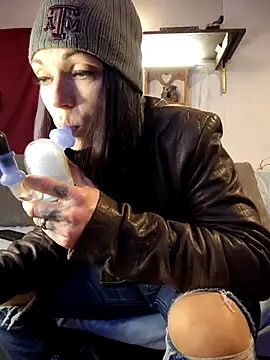 Genevieve143 online show from December 2025 05:05:01 AM